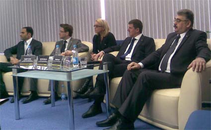 Пресс-конференция - запуск 3G velcom.  Технический директор velcom Роберт Сааб, Директор по маркетингу Мартин Липпауц, Начальник административного управления Наталья Гришина, CEO Гельмут Дуз, Генеральный директор Михаил Батранец